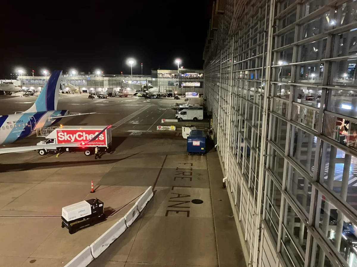 Tarmac view from the DCA C-gate Admirals Club