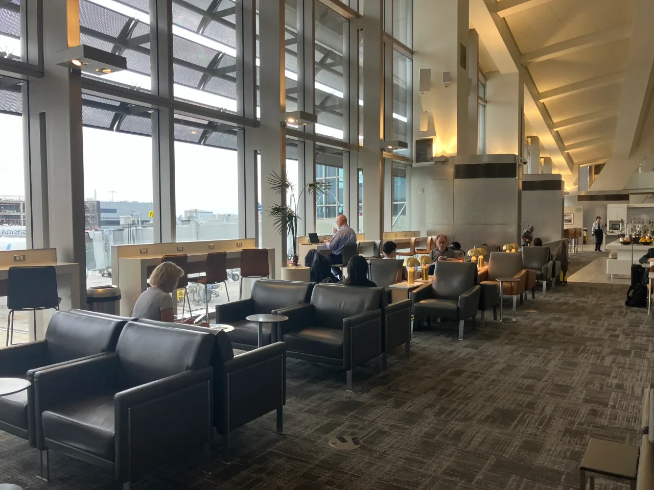Seating in the LAX TBIT temporary Admirals Club