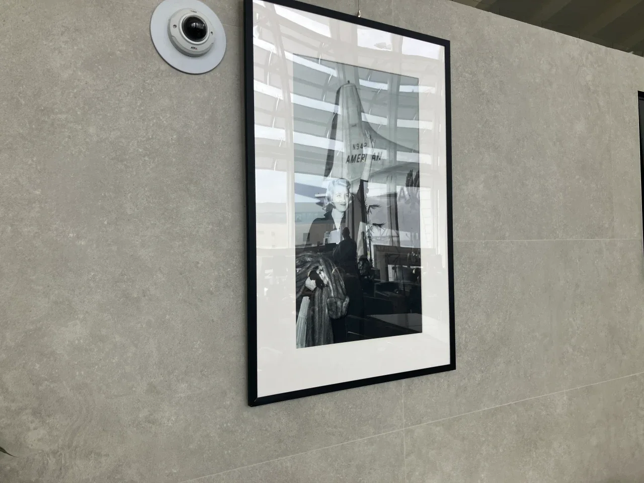 LA-themed design in the LAX temporary Admirals Club