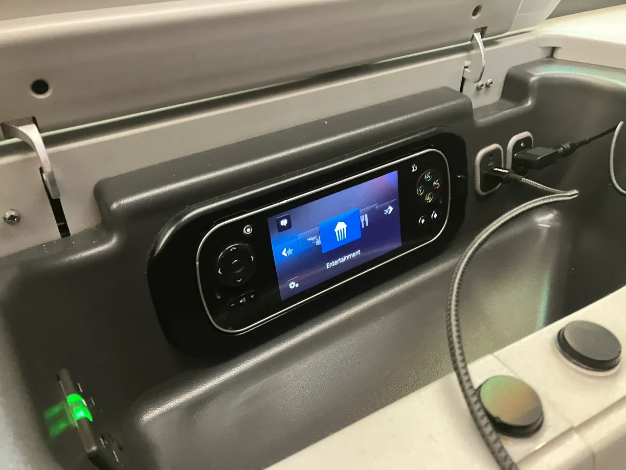 AA 235 FCO–JFK ife remote