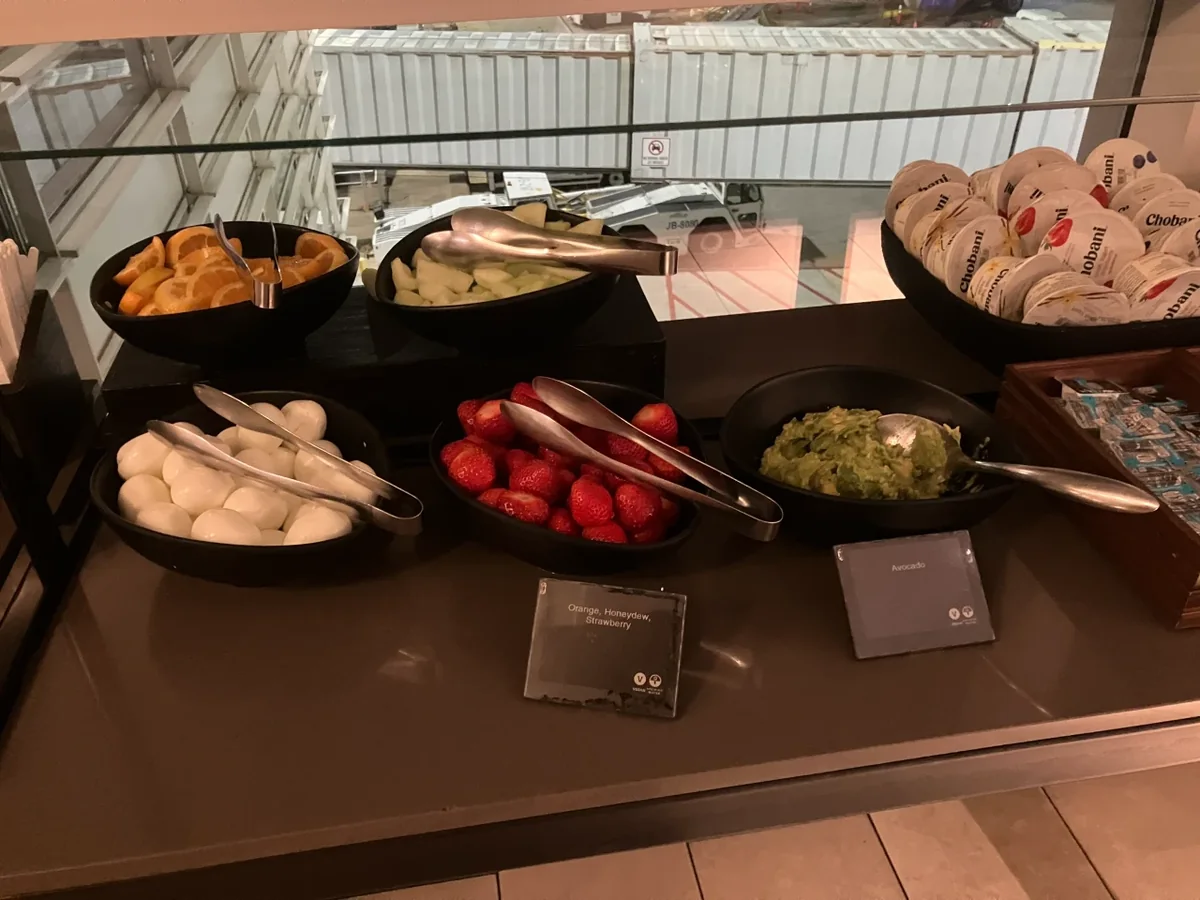 Hot breakfast items at the DCA Admirals Club