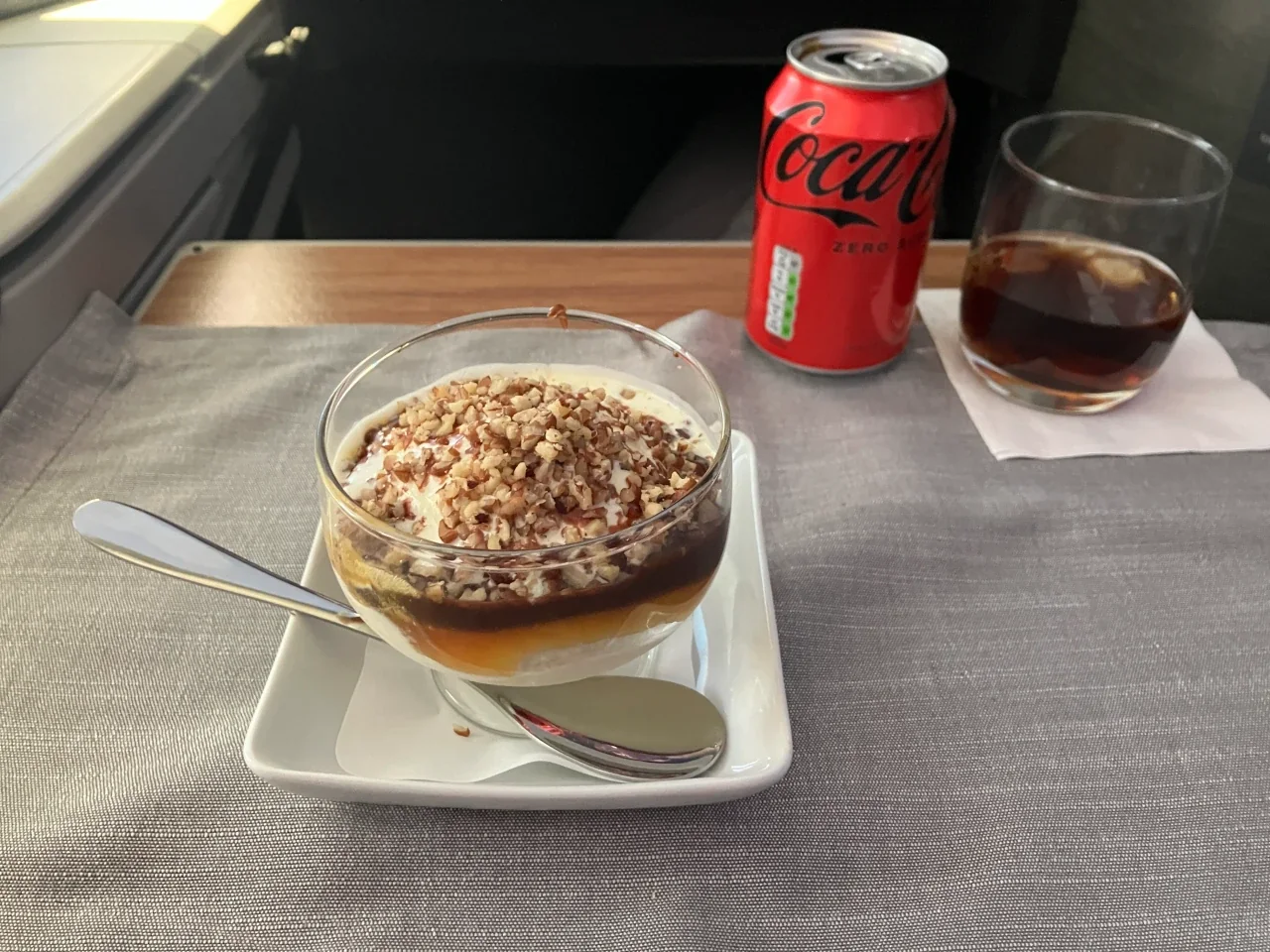 AA 235 FCO–JFK ice cream sundae