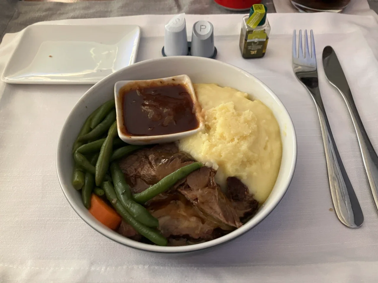AA 235 FCO–JFK beef brisket