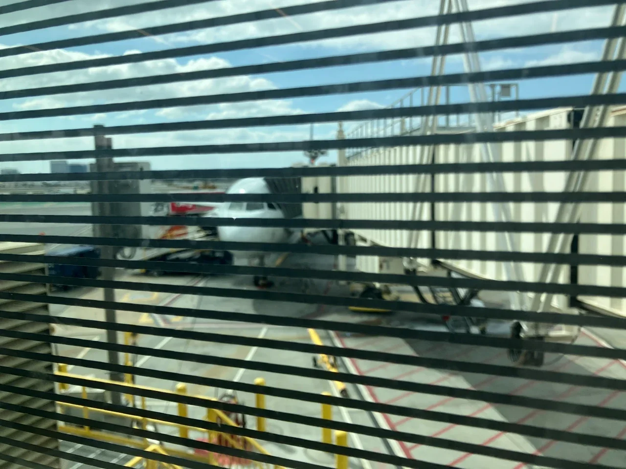 AA A321T N106NN at LAX