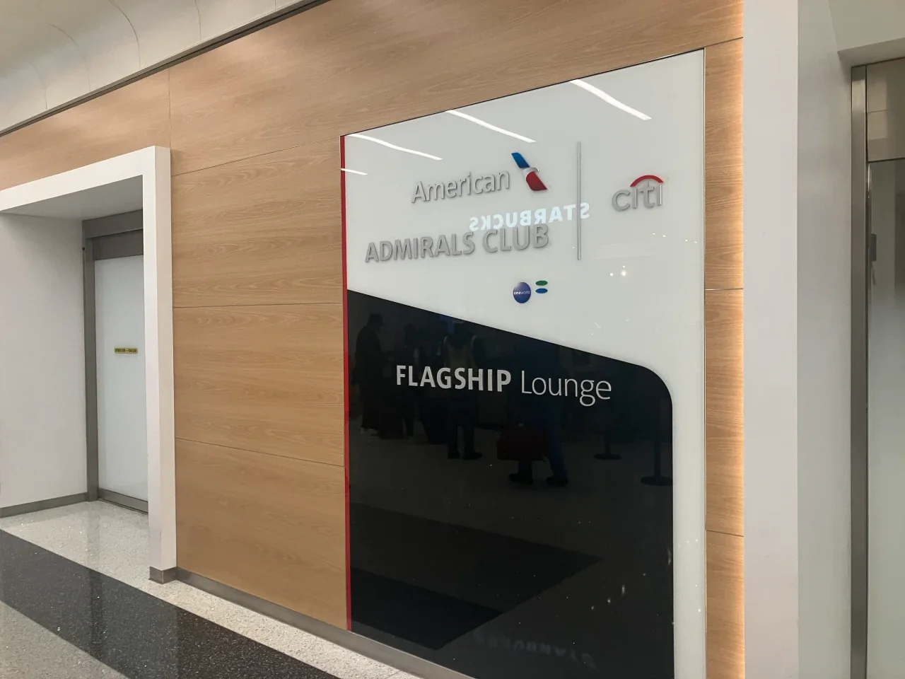 LAX Admirals Club and Flagship Lounge shared entrance