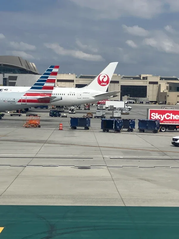 LAX ramp view during taxi