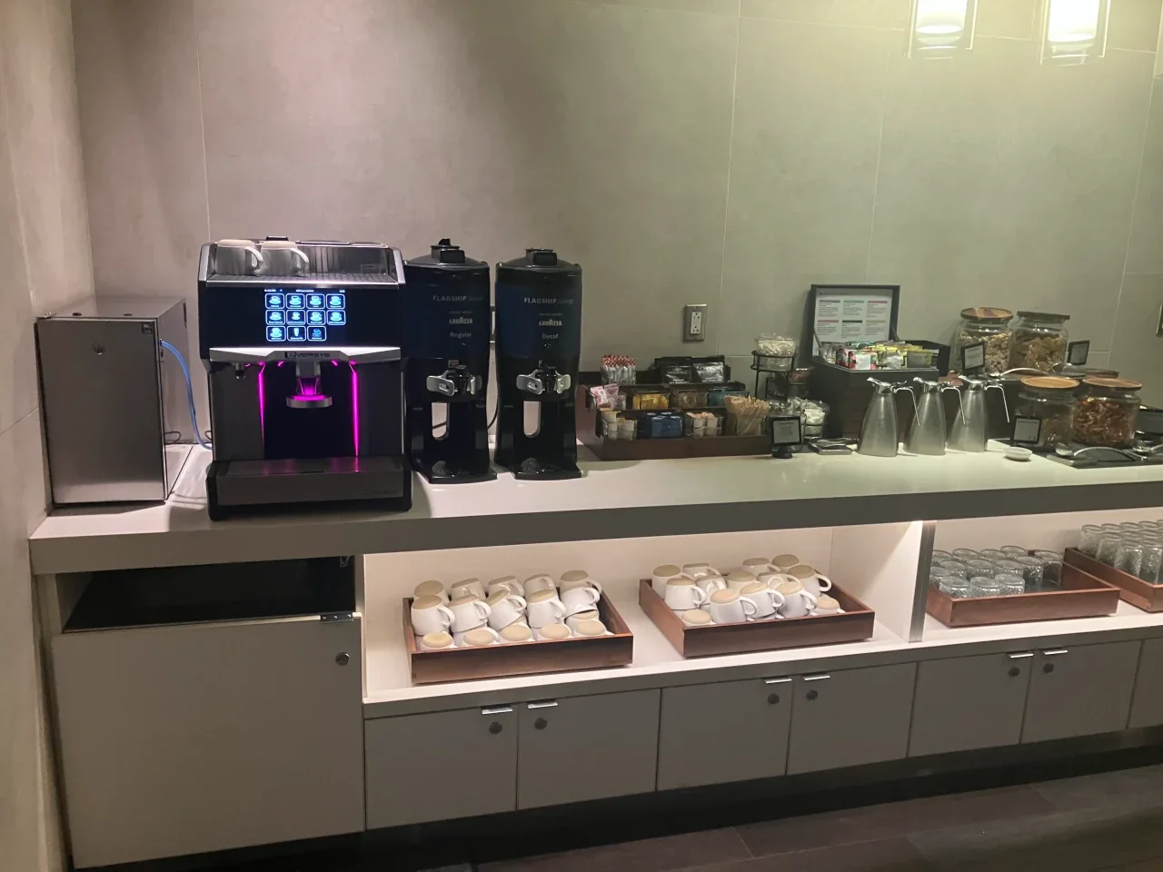 AA LAX Flagship Lounge