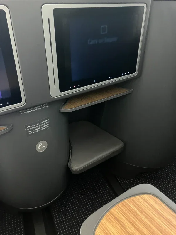 AA A321T Flagship Business seat